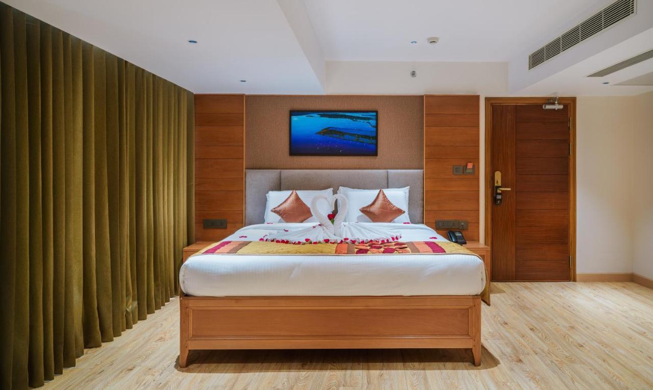 Townbridge Hotels & Suites Kochi Exterior foto