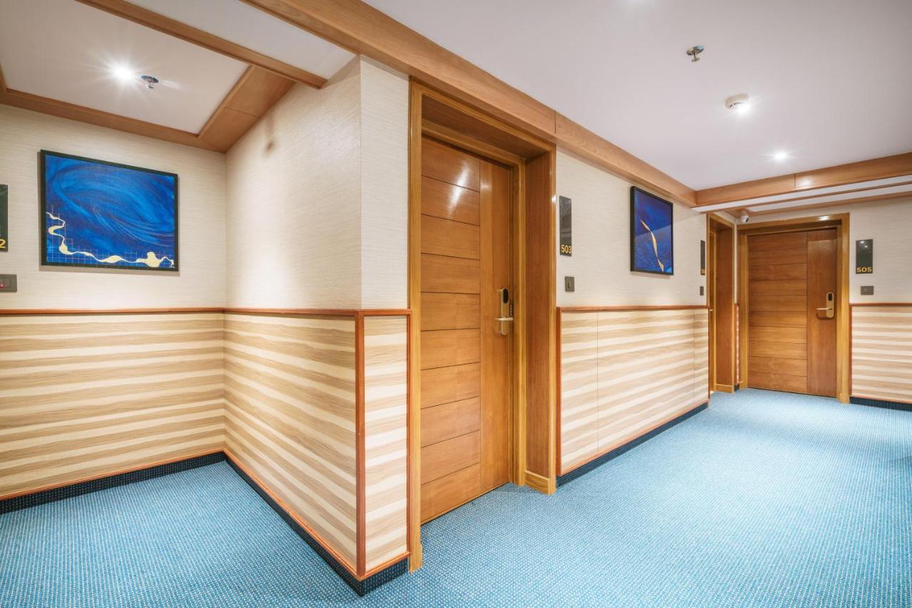 Townbridge Hotels & Suites Kochi Exterior foto