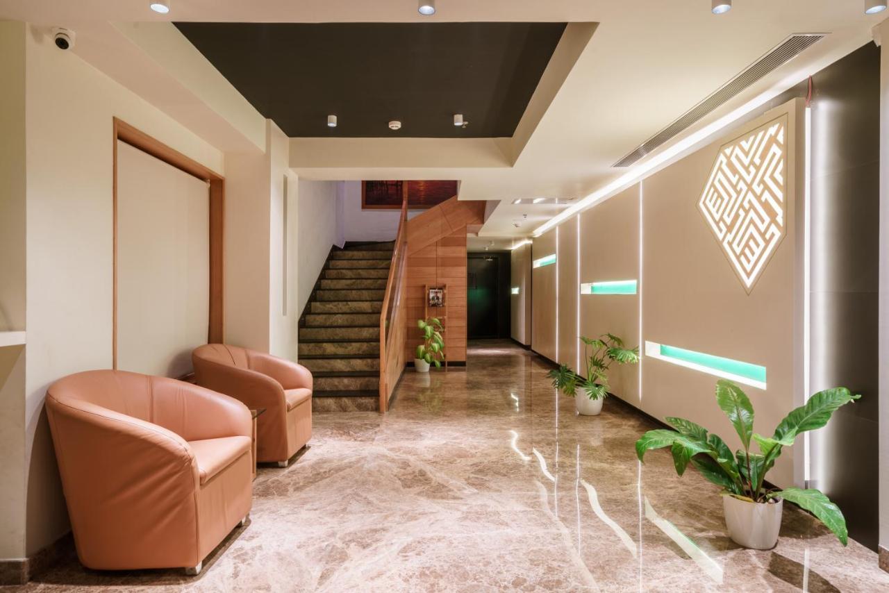 Townbridge Hotels & Suites Kochi Exterior foto