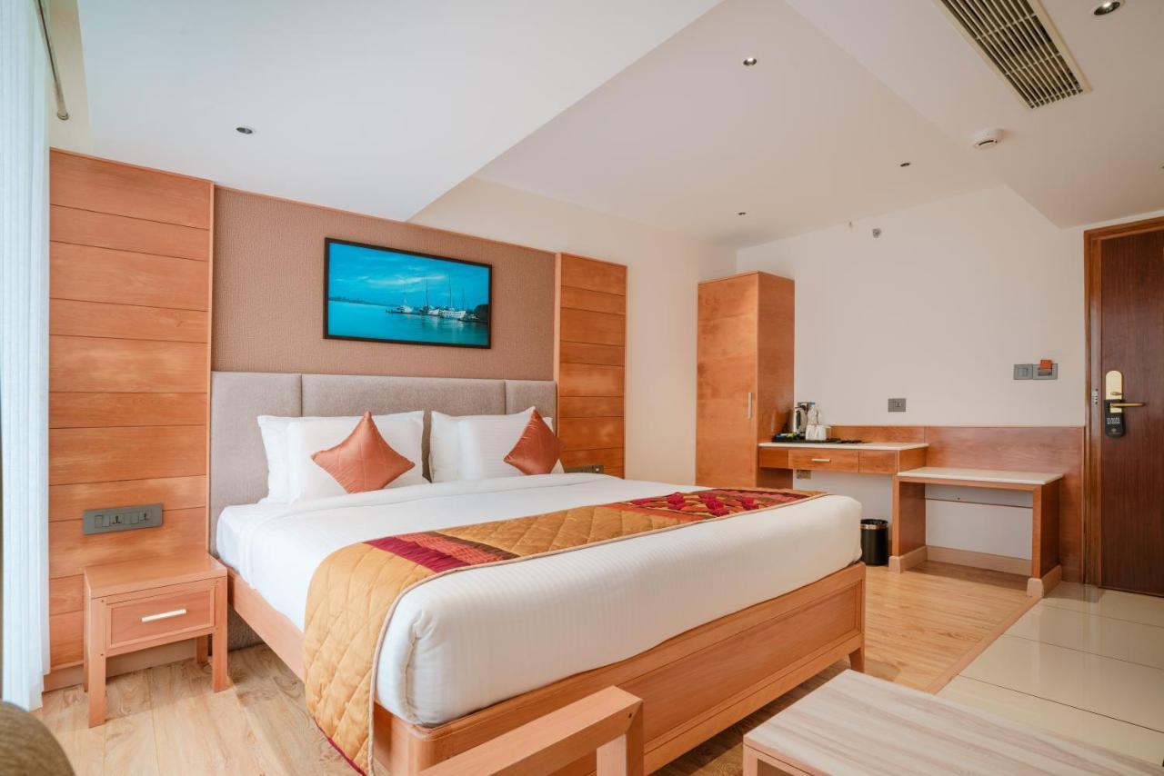 Townbridge Hotels & Suites Kochi Exterior foto