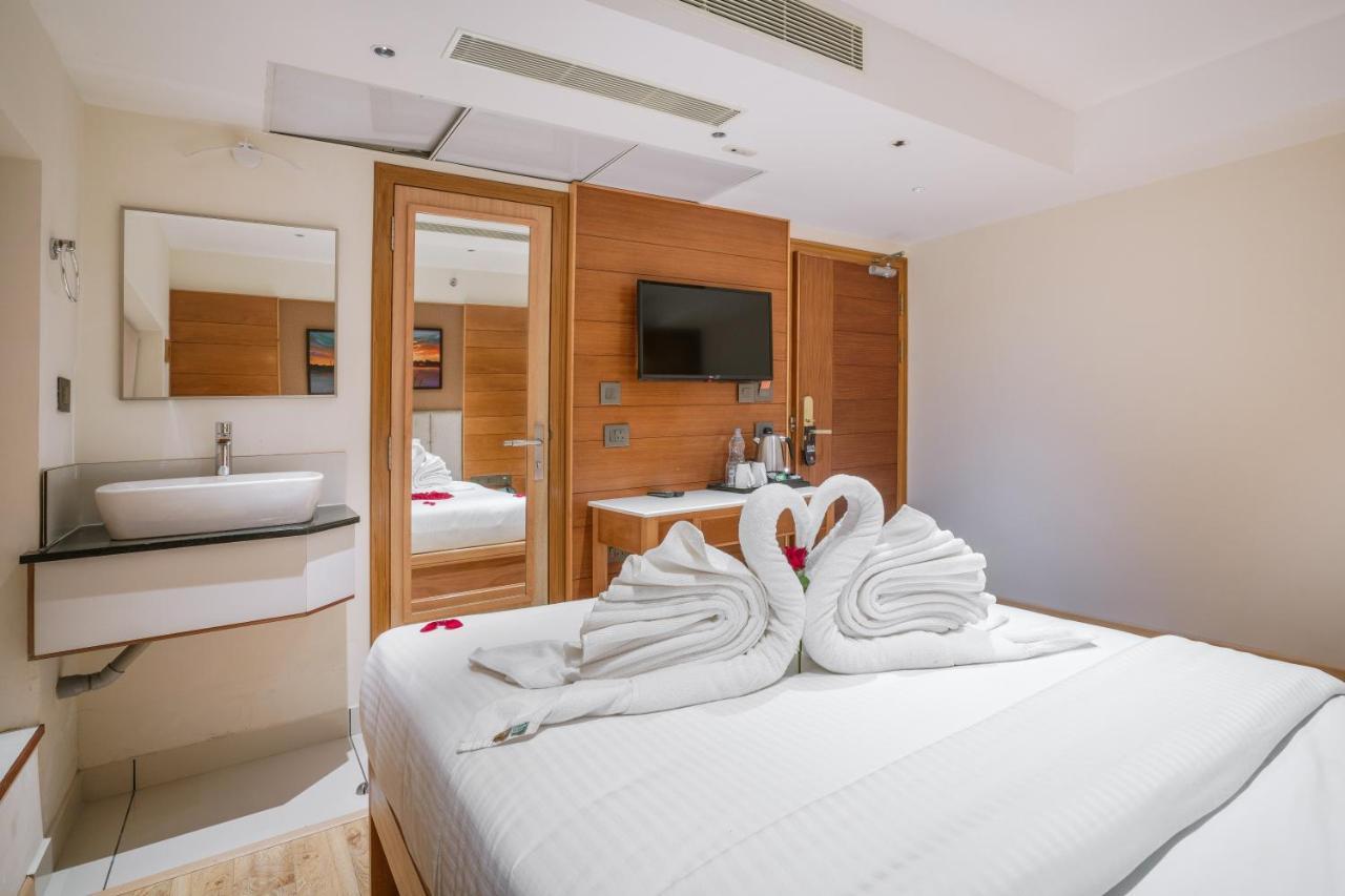 Townbridge Hotels & Suites Kochi Exterior foto