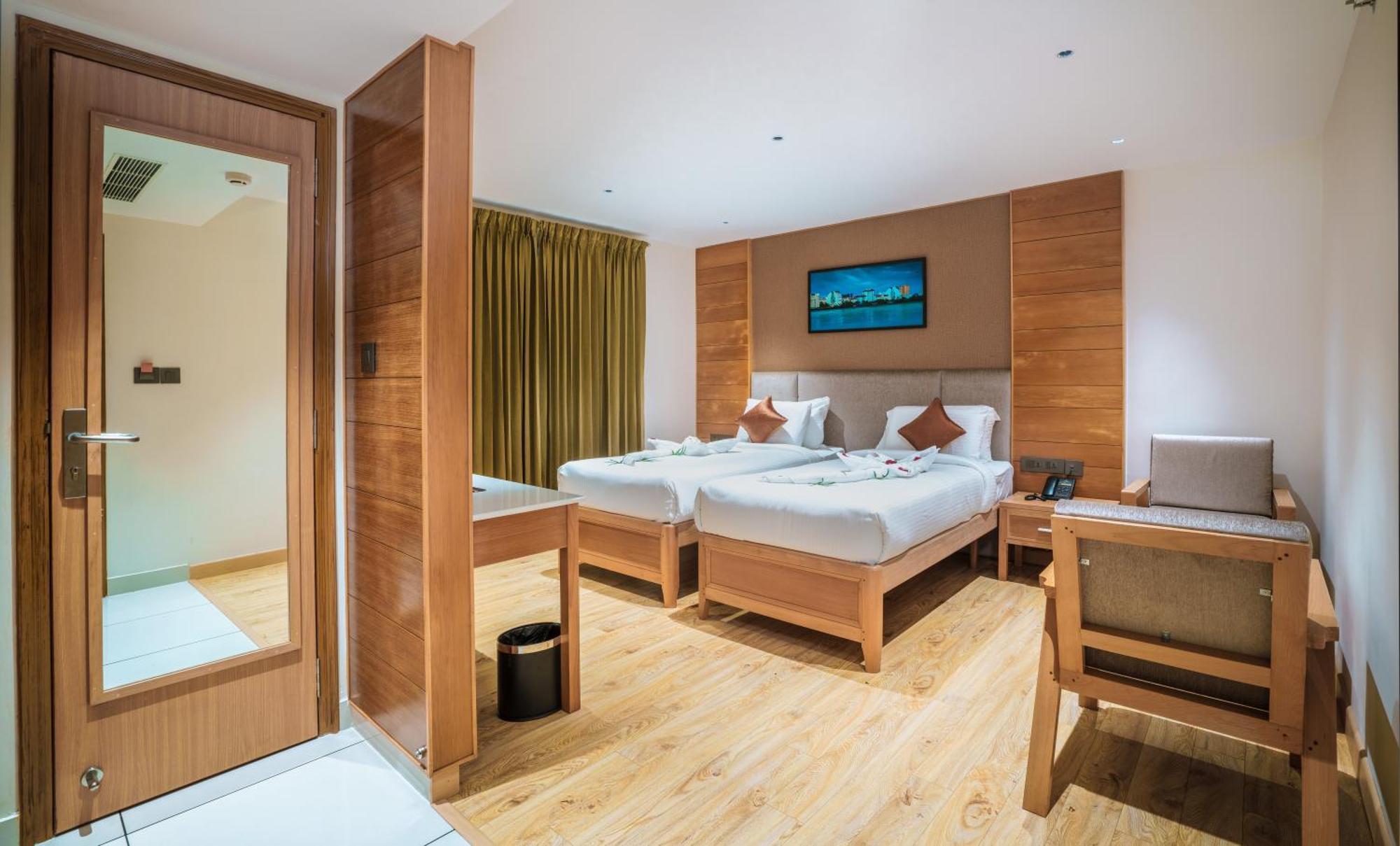 Townbridge Hotels & Suites Kochi Exterior foto